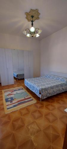 a bedroom with a bed and a ceiling at Casa Vacanza alloggio Casa Maria in Sennori