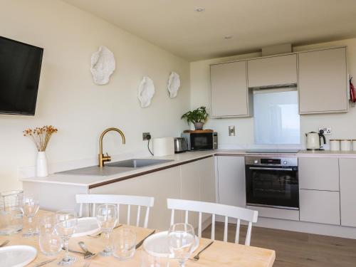 Dapur atau dapur kecil di Sandpiper Chalet