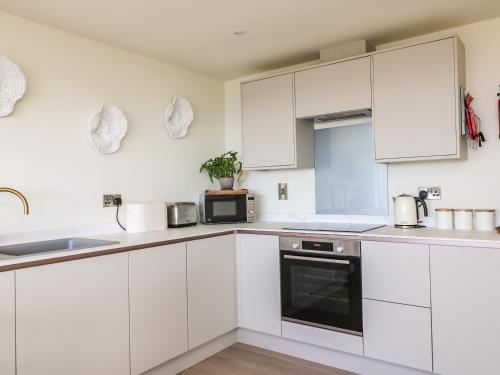 Dapur atau dapur kecil di Sandpiper Chalet