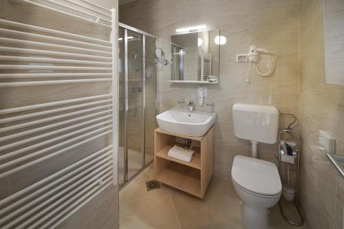 Kylpyhuone majoituspaikassa Villa Cedra - Hotel & Resort Adria Ankaran