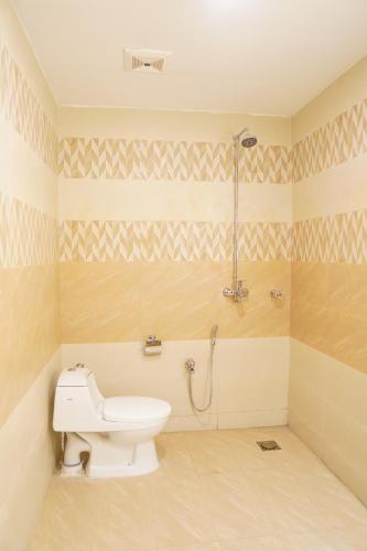 A bathroom at NuvaHotel