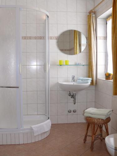 a bathroom with a shower and a sink at Ferienpension Gabriele 61 in Kurort Gohrisch