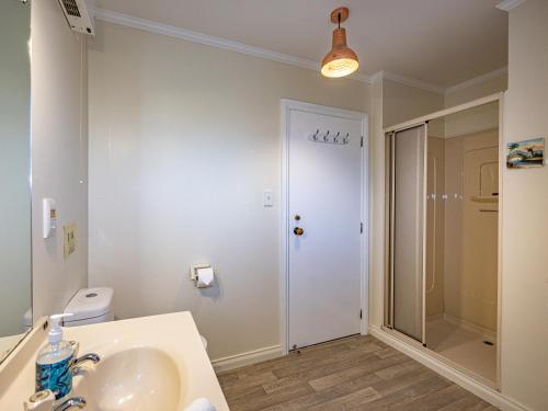 Kylpyhuone majoituspaikassa Rivendell - Horopito Holiday Home