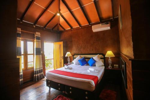 Säng eller sängar i ett rum på Jungle Hut Resort Sigiriya