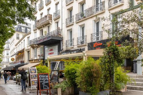 Veeve - In the Eaves of the Écuries