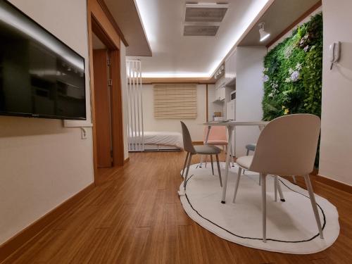 Complace H_3
