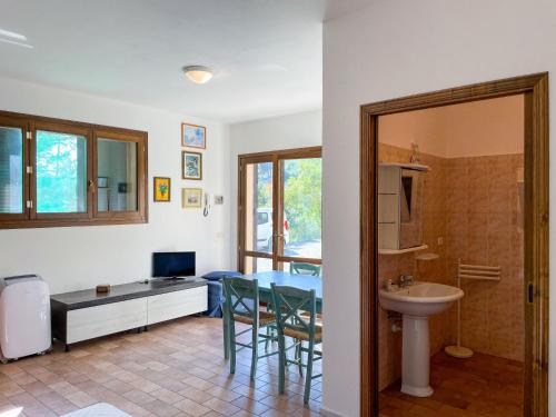a living room with a table and a sink and a bathroom at Monolocale Vittorio in Portoferraio