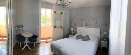 Postel nebo postele na pokoji v ubytování Chalet des Palmiers