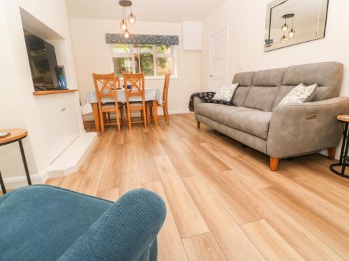 6 Andrewartha Road – Photos 3