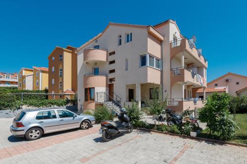 Residence Ellena with Swimming Pool