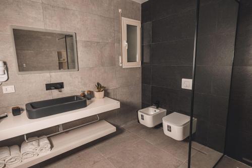 Un baño de Grand Mirage