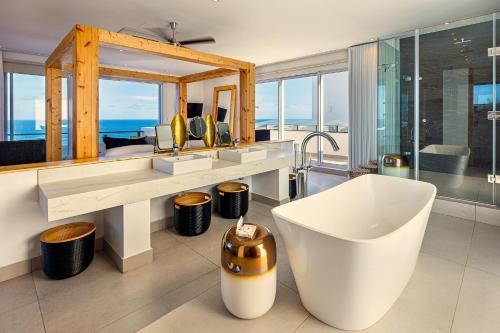 Fotografie z fotogalerie ubytování Dolphin Coast YOLO Spaces - The White House Boutique Villa v destinaci Sheffield Beach