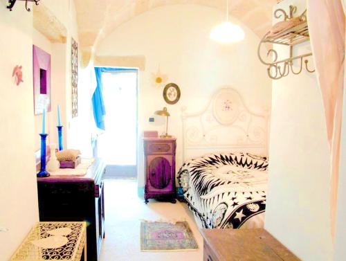 Habitación con cama con estampado de cebra en una habitación en 3 bedrooms apartement with wifi at Serrano, en Serrano