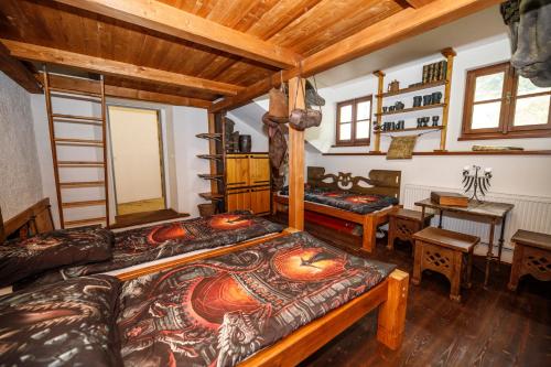 a bedroom with two beds in a cabin at Housův Mlýn in Tábor
