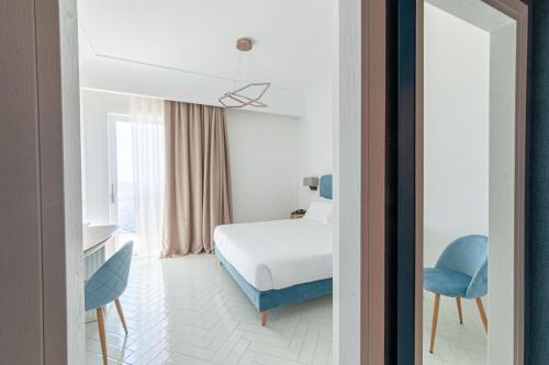 a hotel room with a bed and a table and chairs at Hotel Club Due Torri in Maiori
