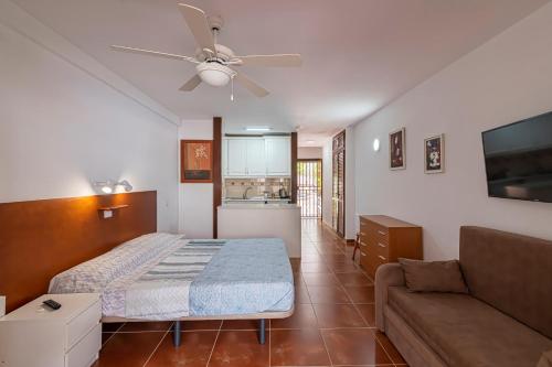 GO2TENERIFE Apart'Elisa Near the beach & Pool view