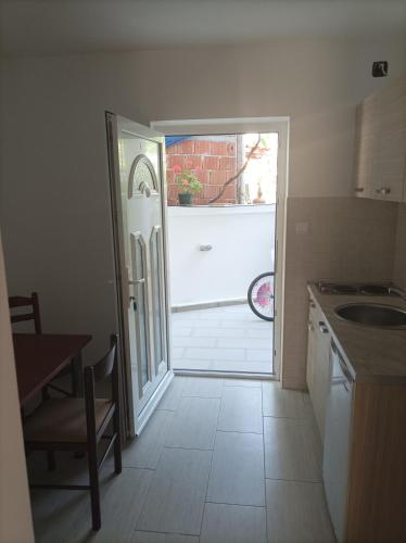 Η κουζίνα ή μικρή κουζίνα στο Apartmani Baštrica