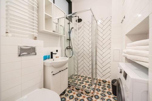 Kúpeľňa v ubytovaní Metro Plac Wilsona Etno Apartament
