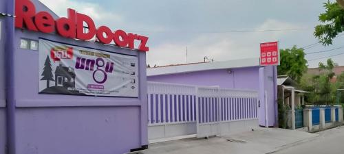 Gallery image of RedDoorz @ Jalan Ahmad Yani in Karawang