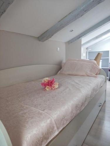 Posteľ alebo postele v izbe v ubytovaní Sunset View Apartment - Cozy Apartment with Stunning Panoramic View