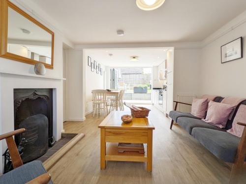 1 Rainbow Villa, Westbourne – Photos 2