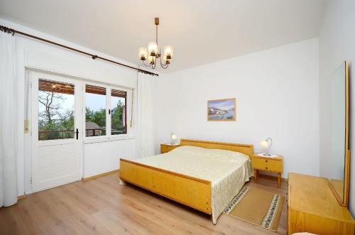 Ένα ή περισσότερα κρεβάτια σε δωμάτιο στο Apartments Mladen Jelica
