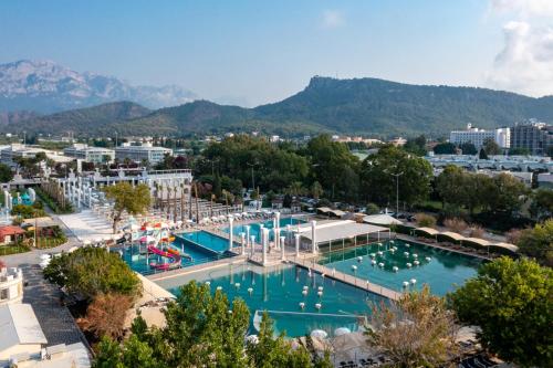 O vedere a piscinei de la sau din apropiere de Miarosa Kemer Beach