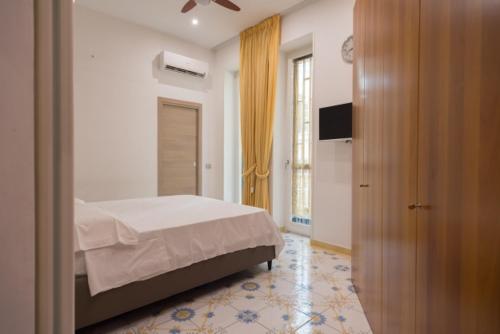 A bed or beds in a room at TOLEDO HOME 116