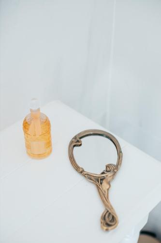 a pair of scissors sitting on a table with a bottle at Les Précieuses Suites & Spa II in Avignon
