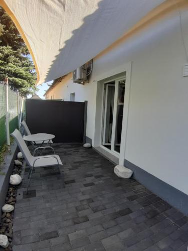 a patio with a table and chairs on a building at MY WAY BB in Bag