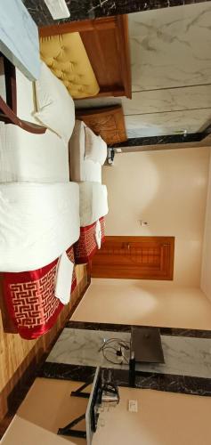 a room with a pile of towels hanging from the ceiling at SSK MALLIGAI RESIDENCY in Rāmanāthapuram
