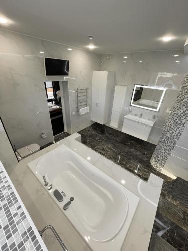 Un baño de Levanevsky Hotel