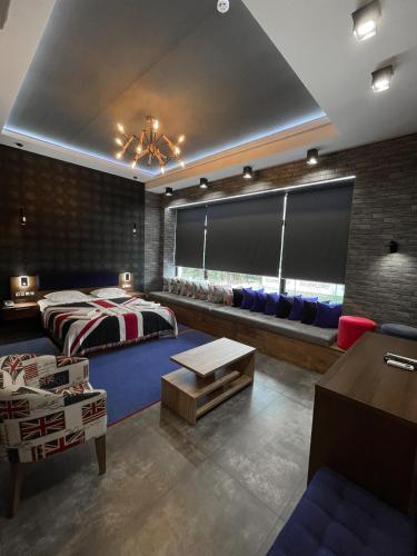 Una cama o camas en una habitación de Levanevsky Hotel