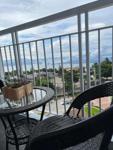 Gallery image of Ron's Condo Overlooking the Lake in Tagaytay