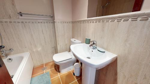 Ванна кімната в Casa Betanzos - A Murcia Holiday Rentals Property