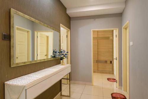a bathroom with a sink and a mirror at 2R2B/Cosy House/1~8pax/Gurney/Mansion One in George Town