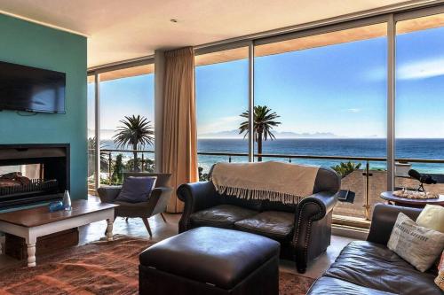 Skye Home in overlooking stunning False Bay in St James, Cape Town