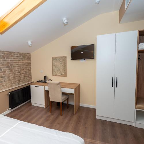 Kuchyň nebo kuchyňský kout v ubytování OLF Hotel
