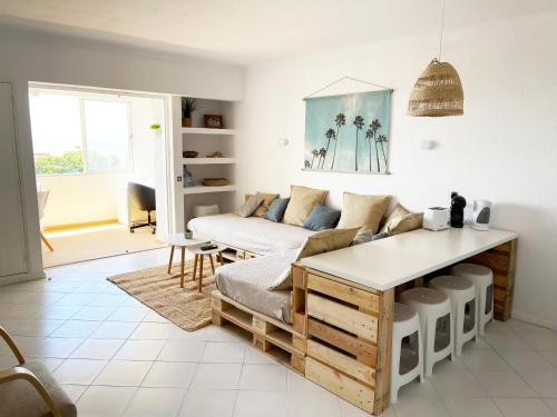 Panoramic Seaview - 2 Bedroom, Main Ave, 15 Min Walk Beach, Workspace
