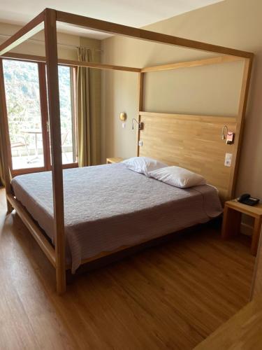 מיטה או מיטות בחדר ב-Logis Hotel Le Lonca