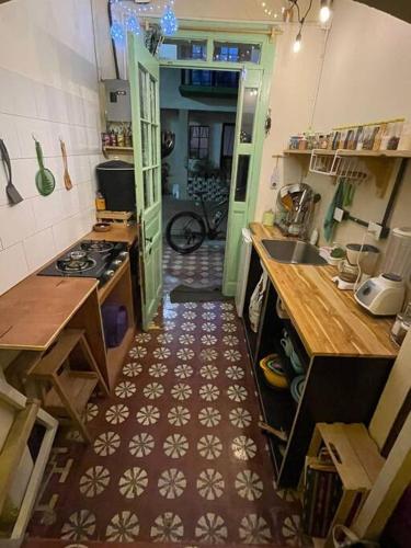 a small kitchen with a sink and a stove at Mini Loft 1 en El Circulo in Guatemala