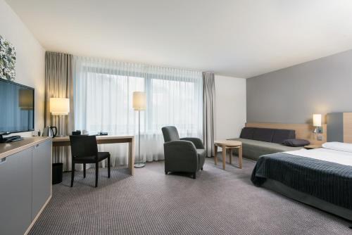 Postel nebo postele na pokoji v ubytování Mercure Hotel Düsseldorf Neuss