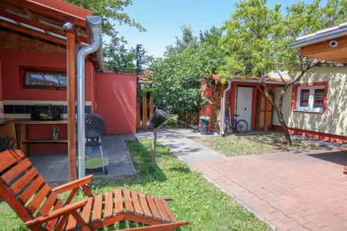 a yard with a bench and a house at Hunter in Štúrovo