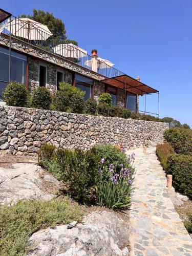 El edificio en el que está la estancia rural
