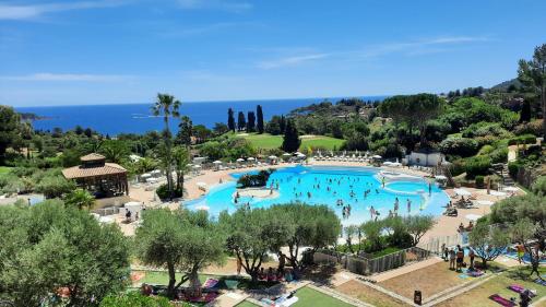 Huuummm c'est là ! Beau T2 Cap Estèrel Village avec Clim !