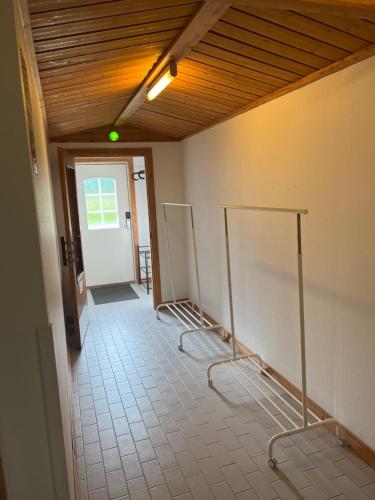 a room with a hallway with a door and a tile floor at Bed & Padel in Aavasaksa