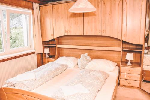 Postel nebo postele na pokoji v ubytování Pension s'Platzl Stuhleck