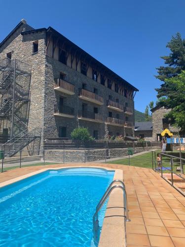Coqueto apartamento en resort con piscina, Villanúa ...