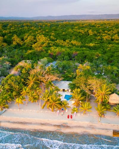 an aerial view of the beach at the resort at Quinta del Mar El Paraiso in Tolú