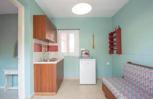 Η κουζίνα ή μικρή κουζίνα στο THIRES Guesthouse